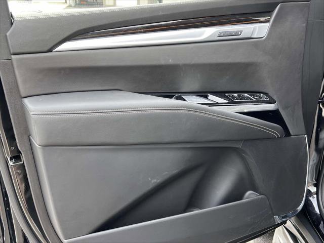 Used 2025 Cadillac Escalade ESV Luxury AWD/4WD image 18