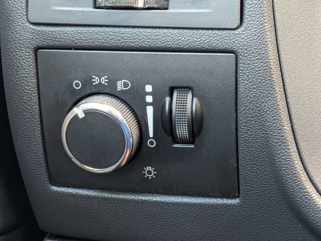 Used 2014 Dodge Challenger SXT RWD image 21