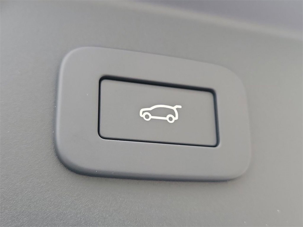 New 2026 Land Rover Range Rover Velar S image 12