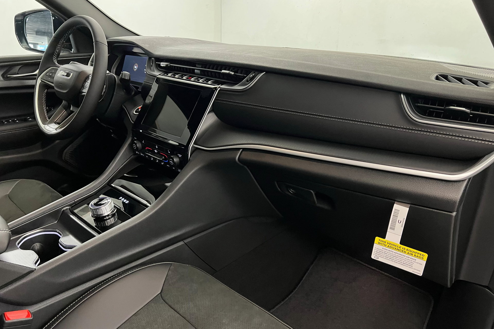 New 2025 Jeep Grand Cherokee Altitude AWD/4WD image 24