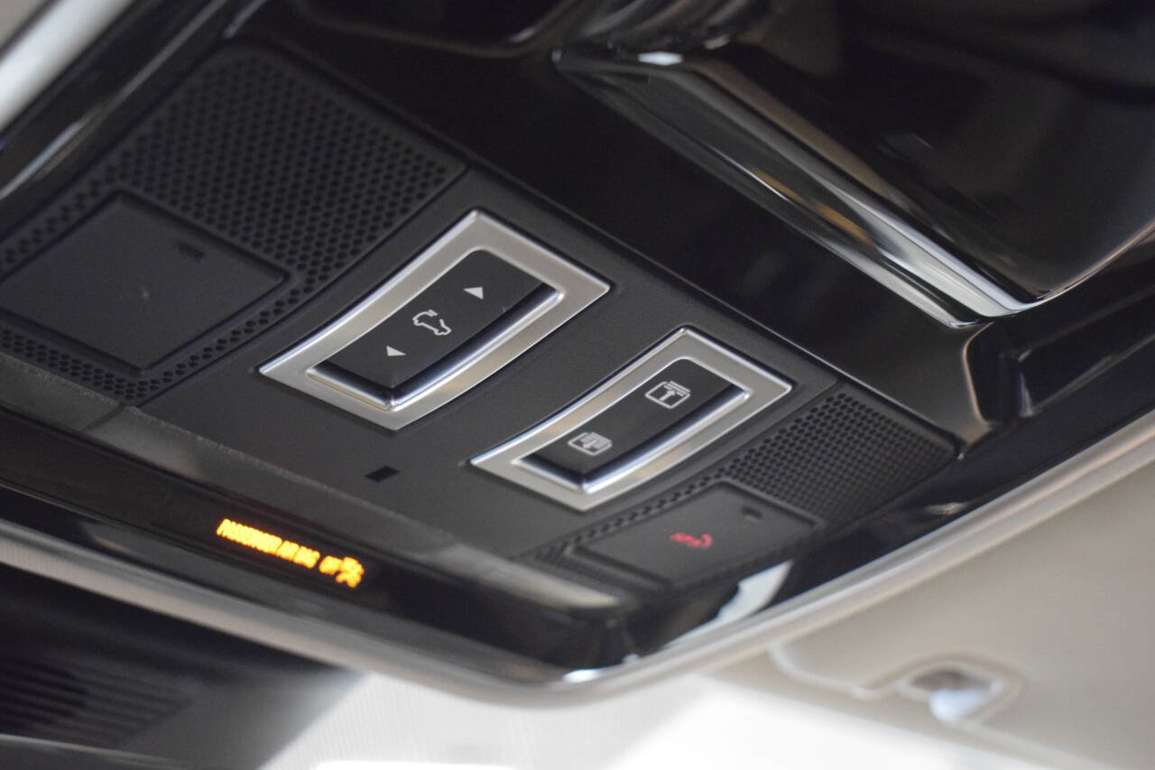 Used 2017 Land Rover Range Rover image 58