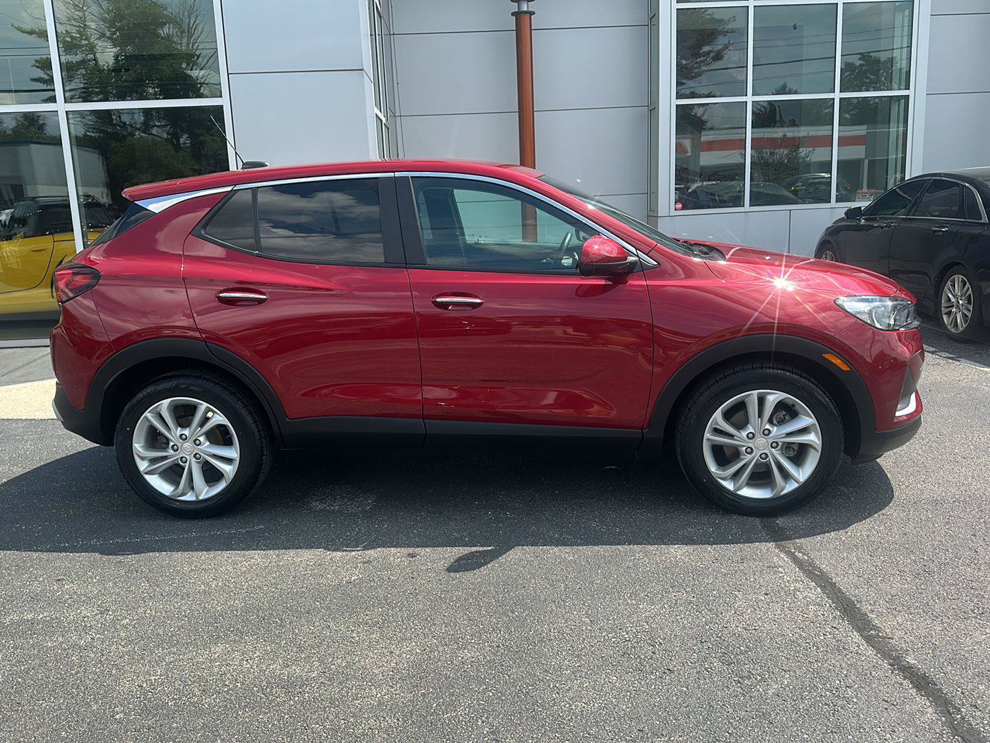 Used 2021 Buick Encore GX Preferred FWD image 2