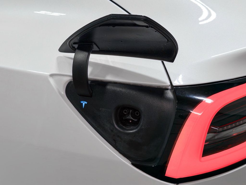 Used 2018 Tesla Model 3 Long Range image 5