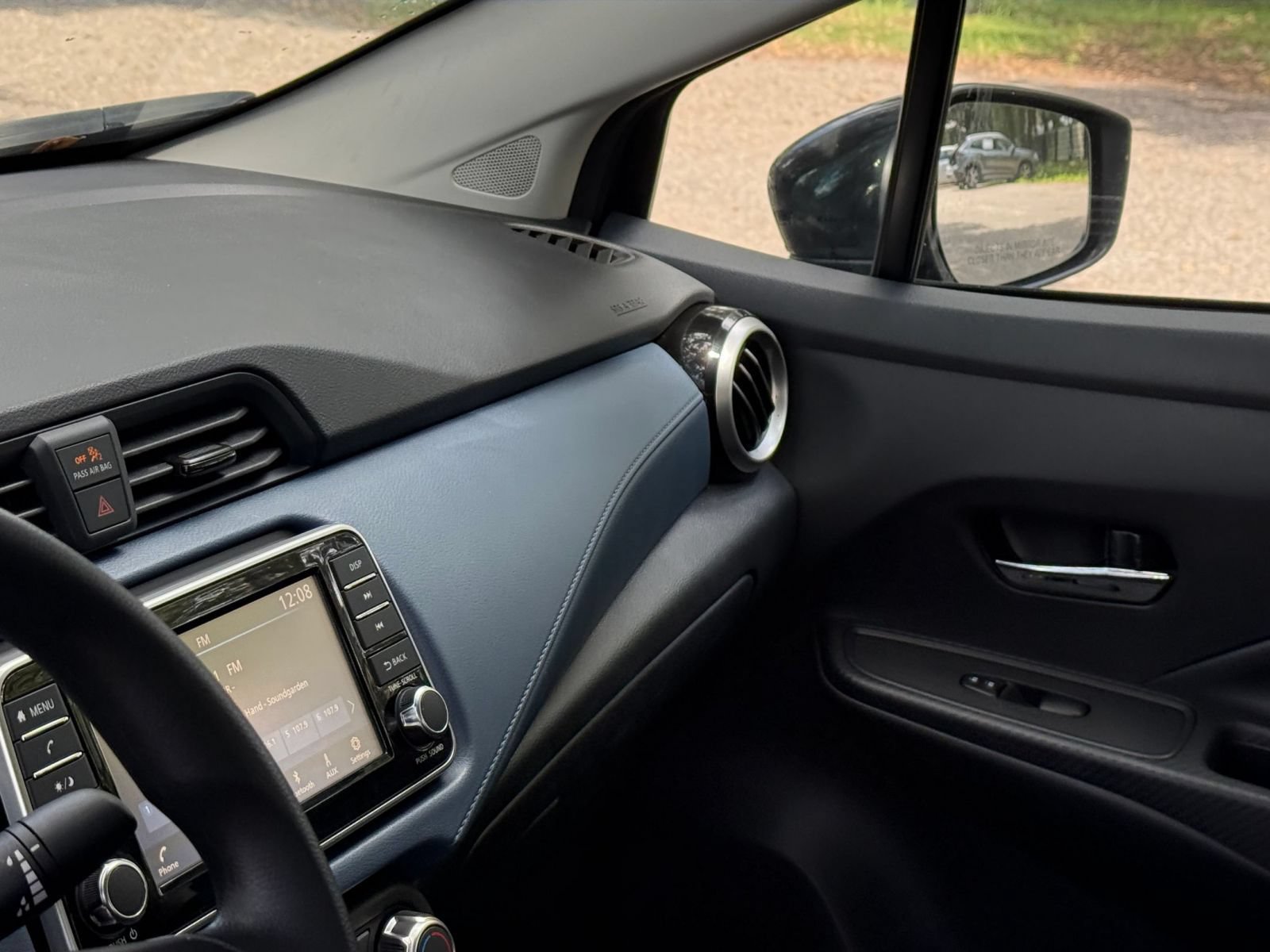 Used 2025 Nissan Versa SV FWD image 31