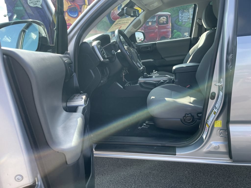 Used 2019 Toyota Tacoma SR5 AWD/4WD image 14