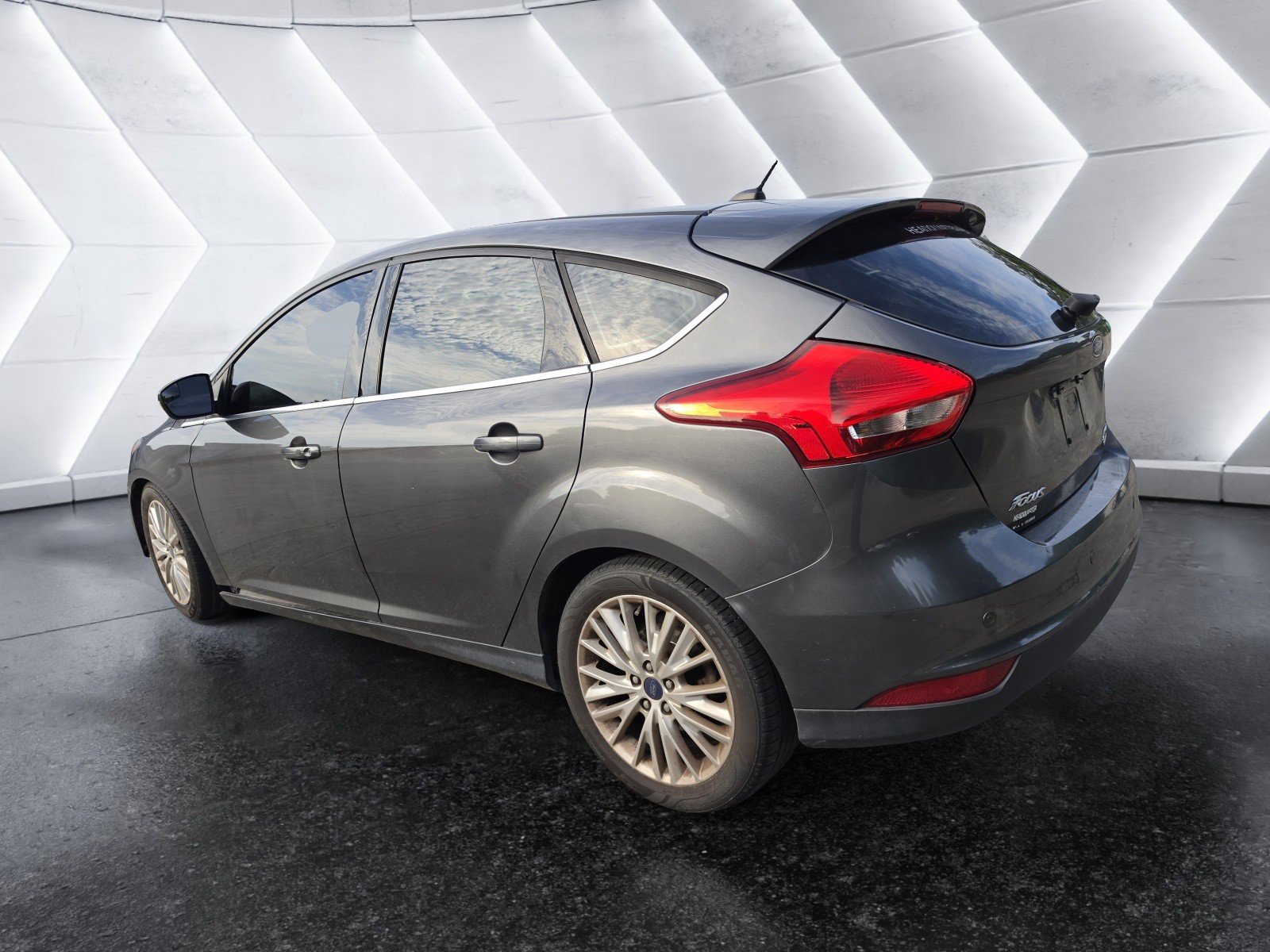 Used 2015 Ford Focus Titanium FWD image 3