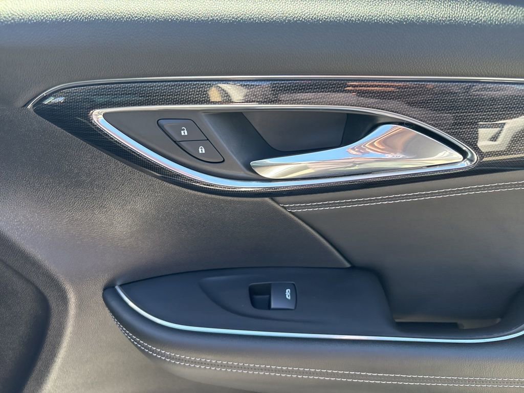 Used 2022 Buick Envision Essence w/ Technology Package I AWD/4WD image 32