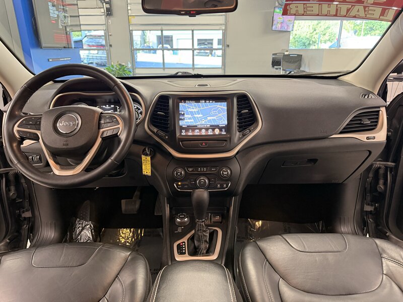 Used 2015 Jeep Cherokee Latitude w/ Cold Weather Group AWD/4WD image 32