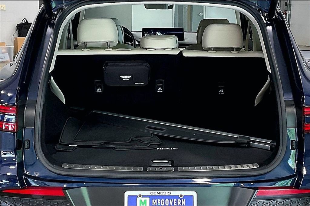 Used 2022 Genesis GV70 2.5T AWD/4WD image 5