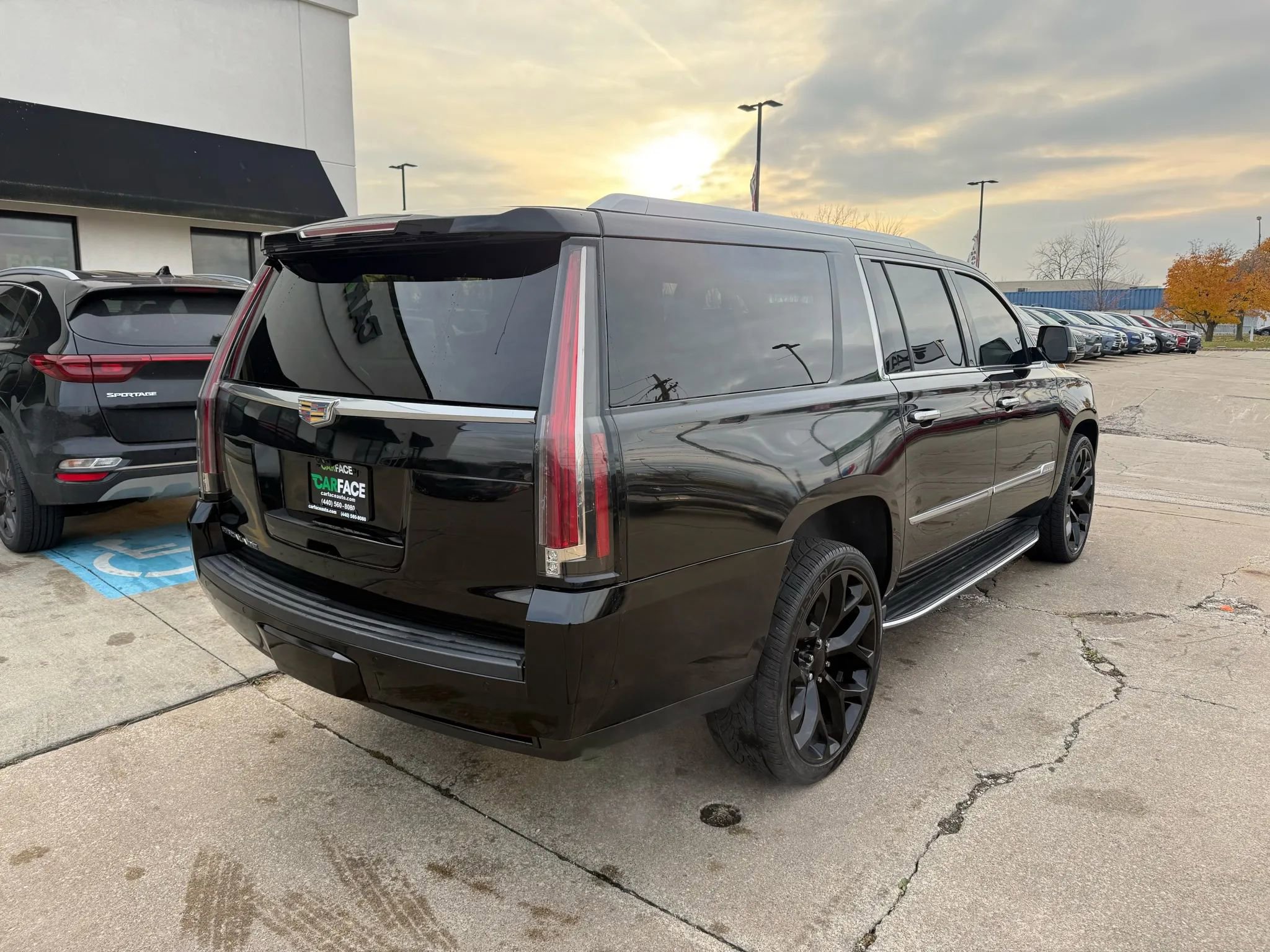 Used 2017 Cadillac Escalade ESV Luxury image 15