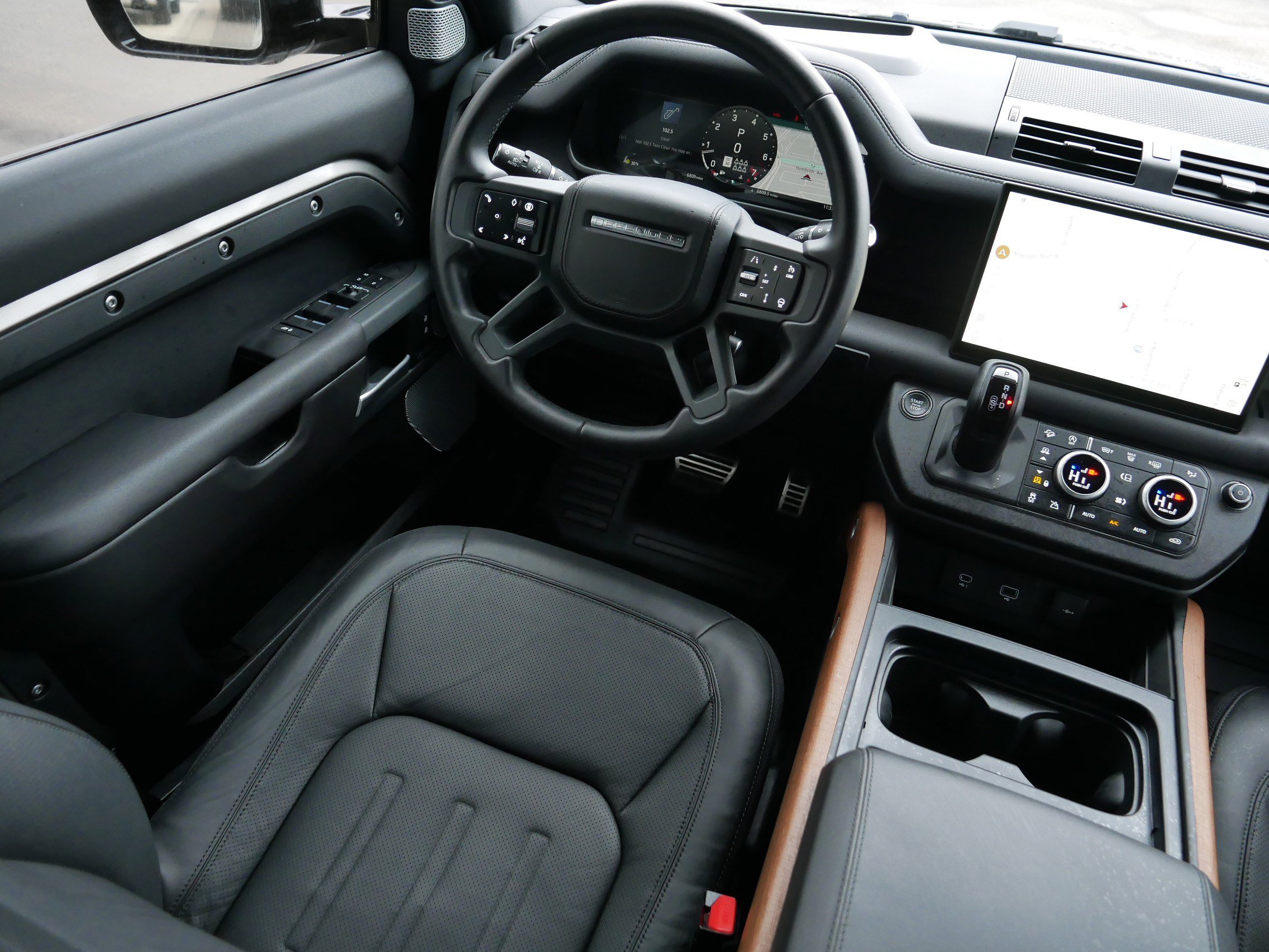 Used 2024 Land Rover Defender 130 X image 9