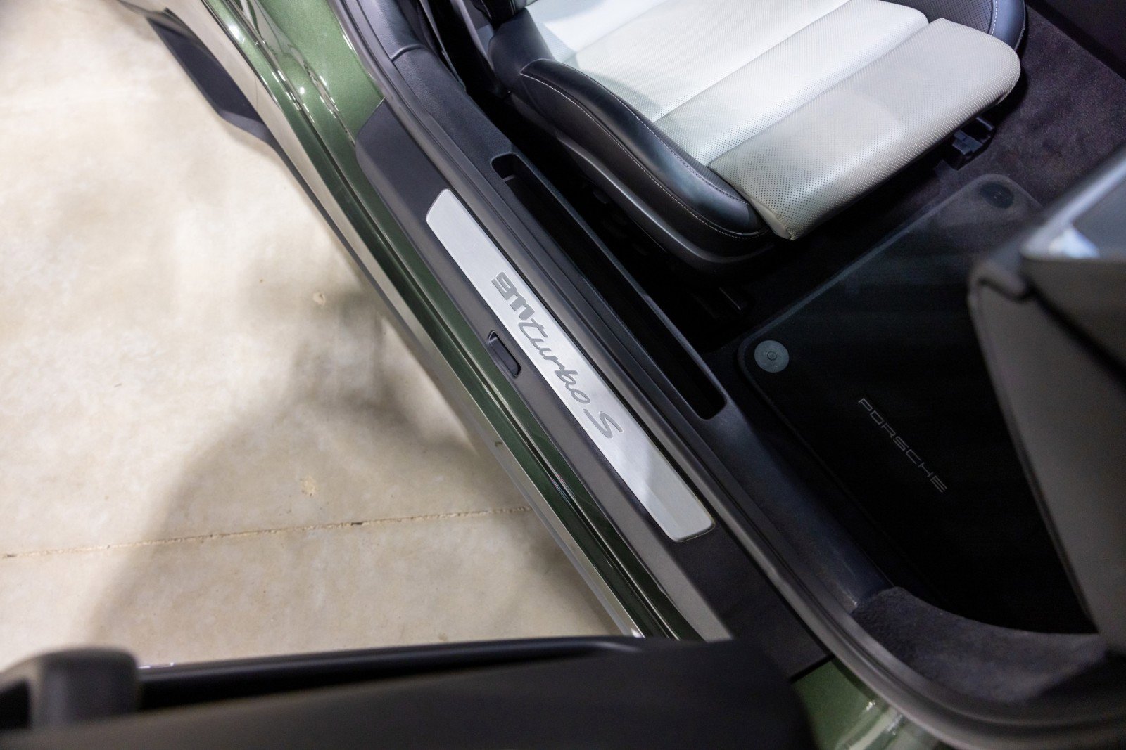 Used 2021 Porsche 911 Turbo S image 31