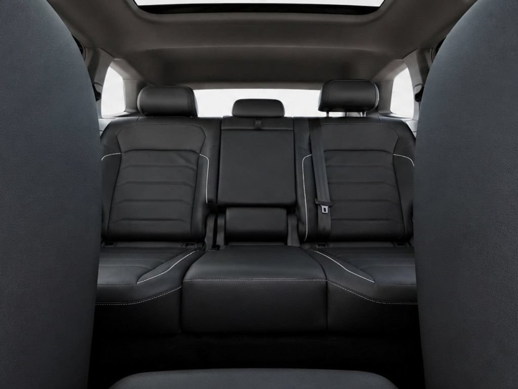 Certified 2023 Volkswagen Tiguan SEL R-Line AWD/4WD image 28