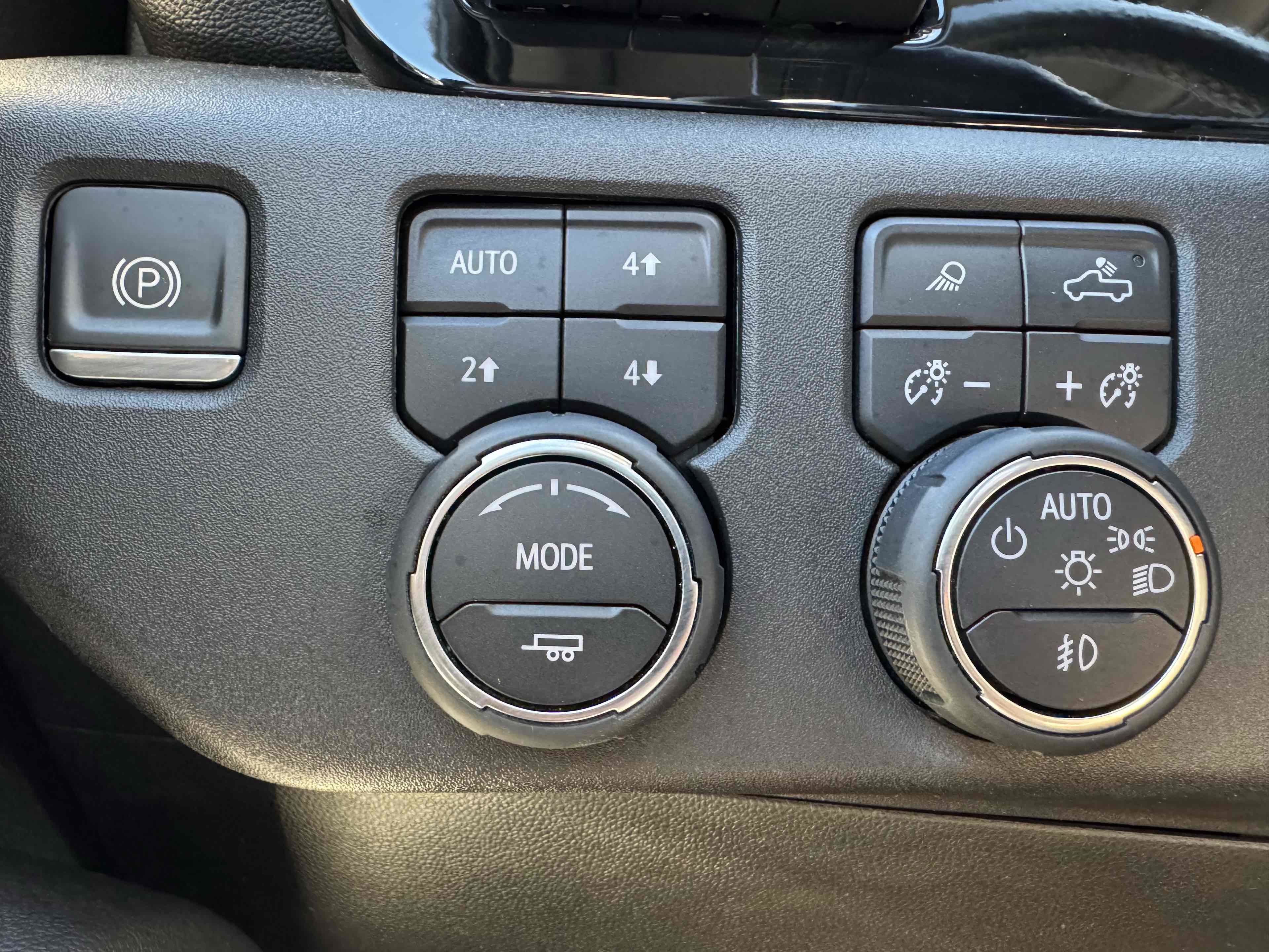 Used 2022 Chevrolet Silverado 1500 LTZ AWD/4WD image 33