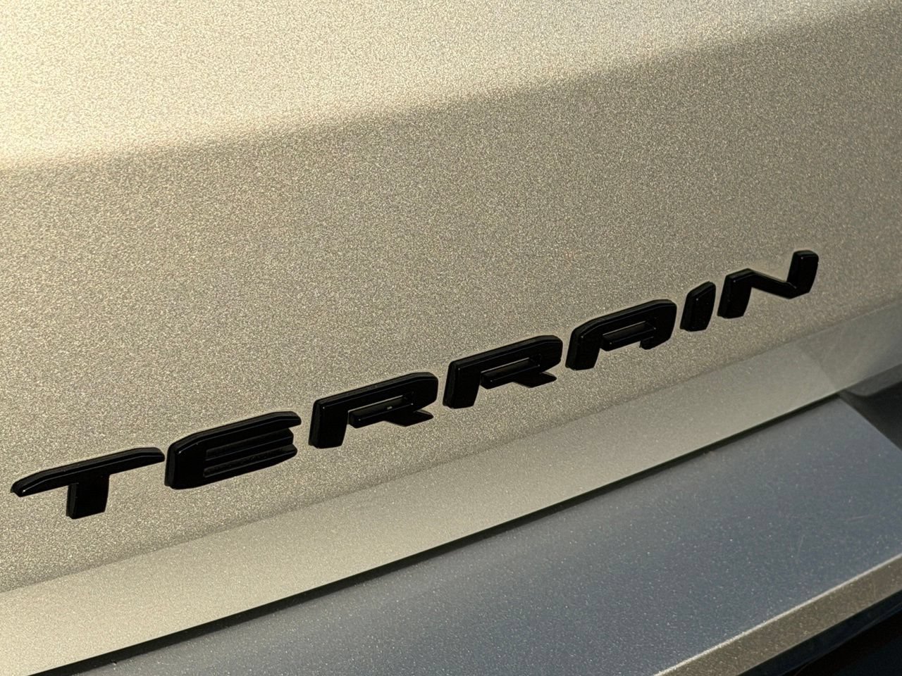 Used 2022 GMC Terrain SLE w/ Driver Convenience Package FWD image 10