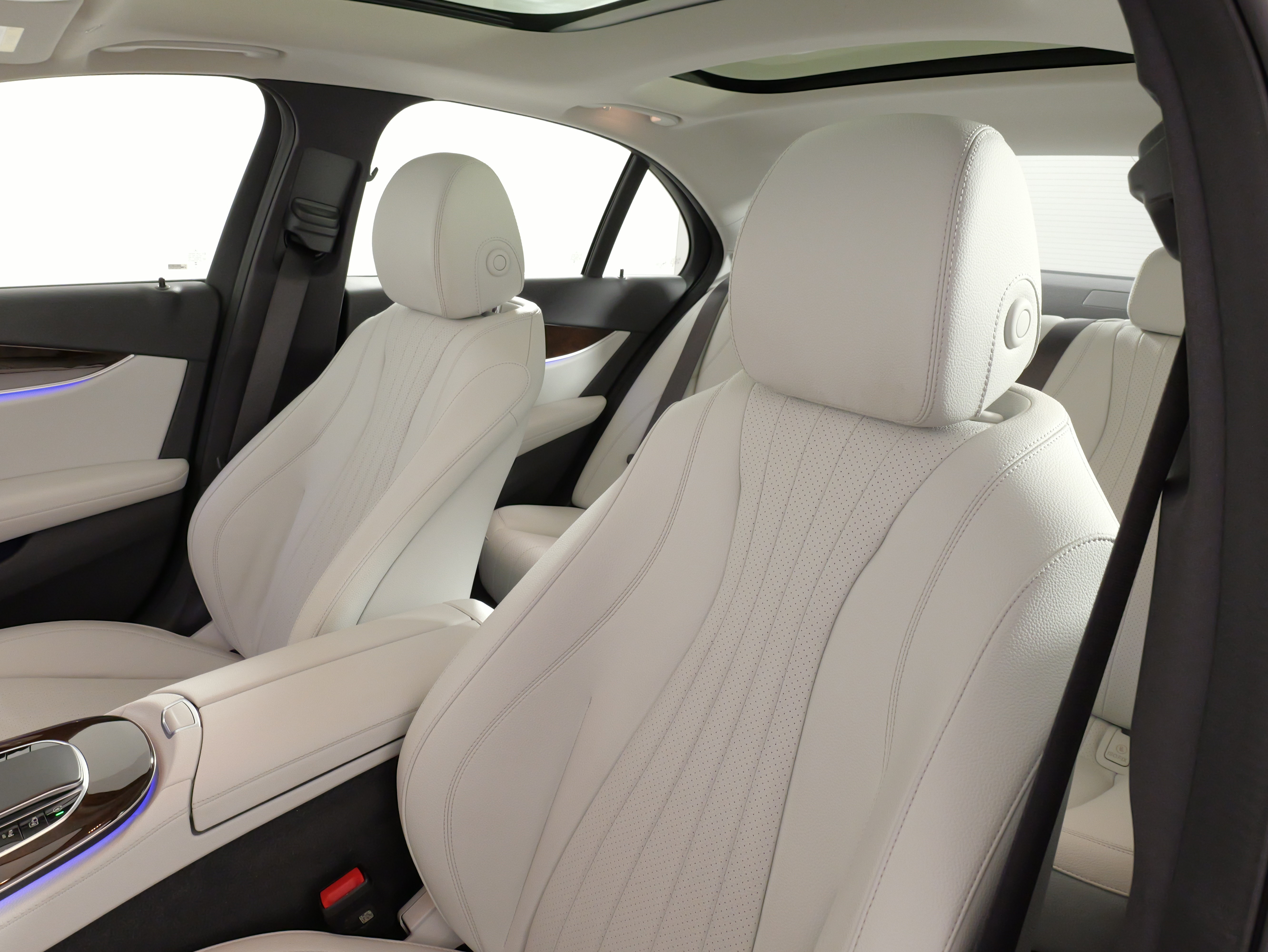 Used 2023 Mercedes-Benz E 350 4MATIC Sedan image 32