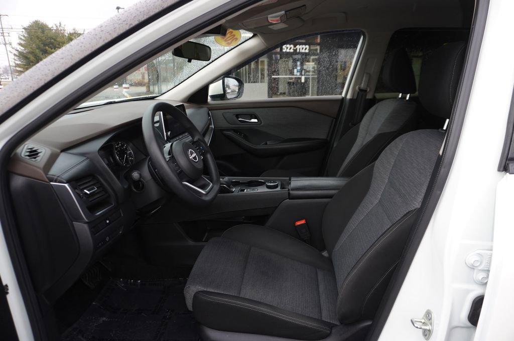 Used 2023 Nissan Rogue SV image 22