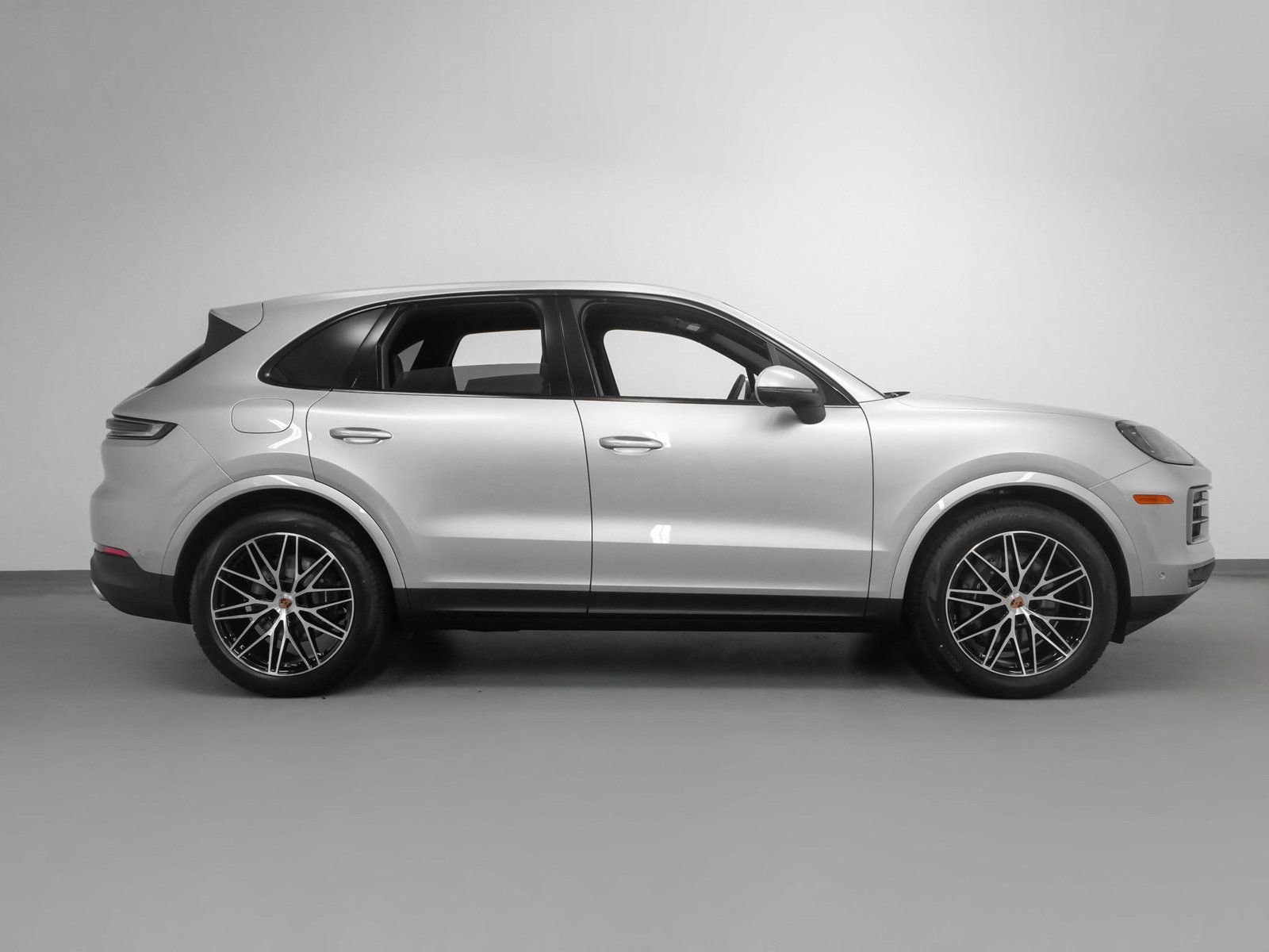 Certified 2025 Porsche Cayenne image 13