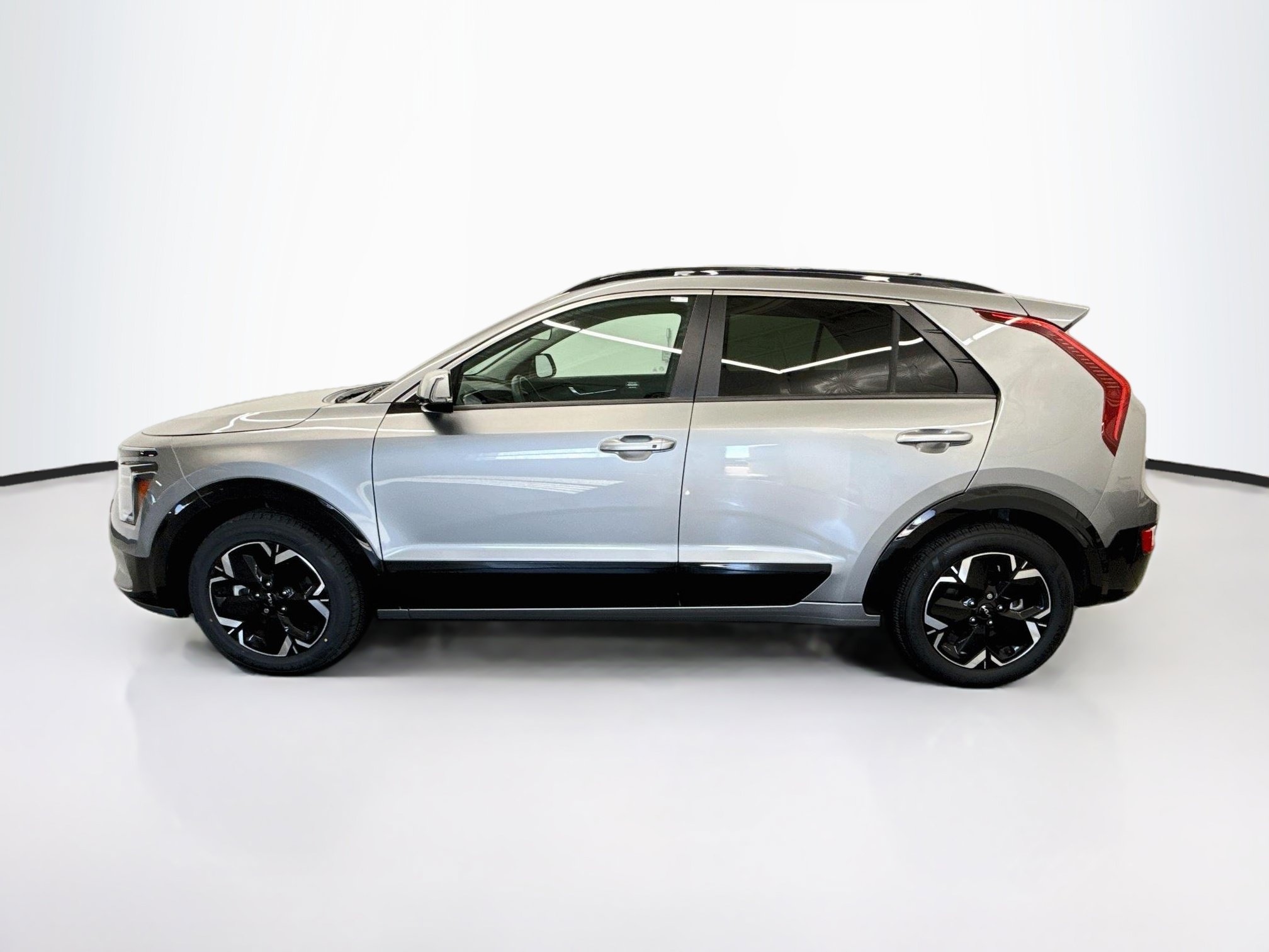 Used 2023 Kia Niro Wind w/ Wind Preserve Package FWD image 4