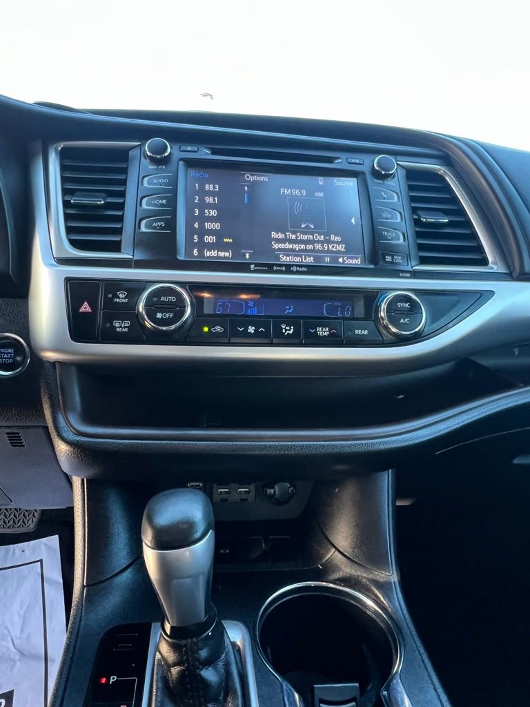 Used 2019 Toyota Highlander XLE image 12