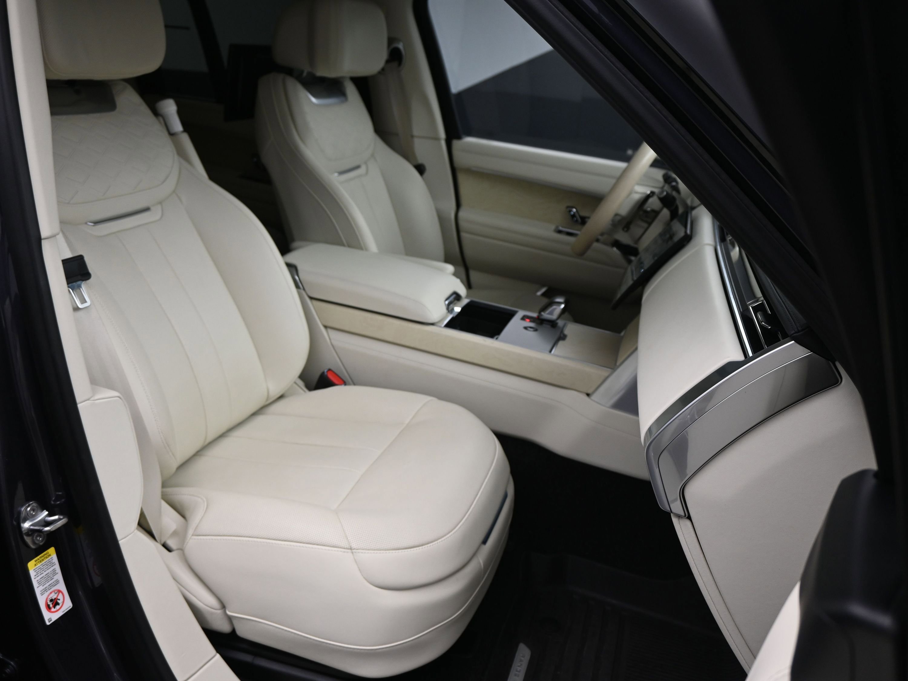 Used 2024 Land Rover Range Rover SV image 14