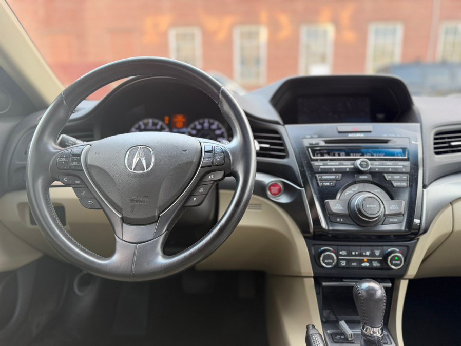 Used 2013 Acura ILX w/ Technology Package FWD image 16