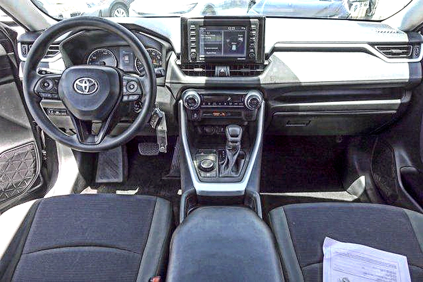 Used 2021 Toyota RAV4 LE AWD/4WD image 22