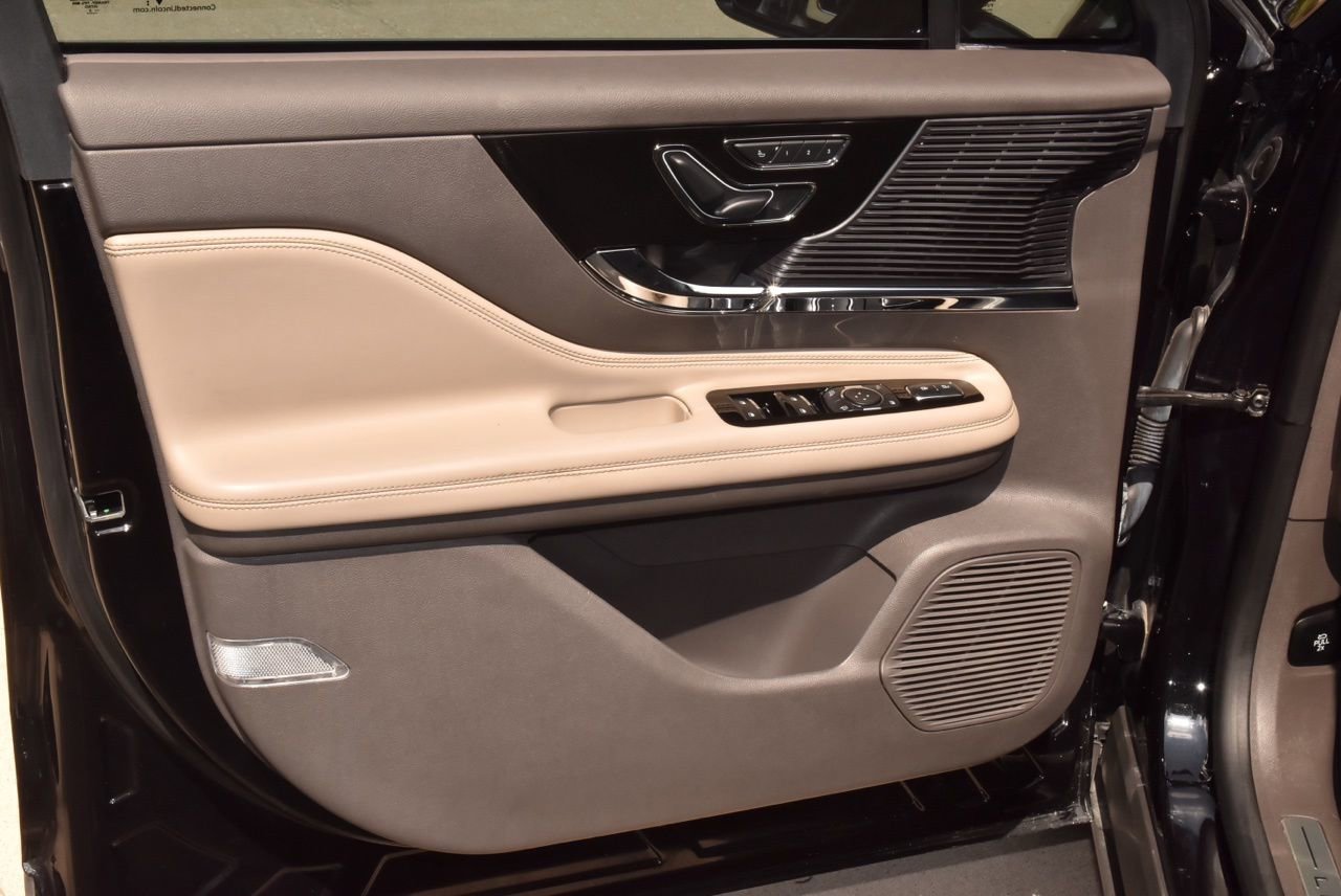 Used 2022 Lincoln Corsair FWD w/ Premium Package image 36