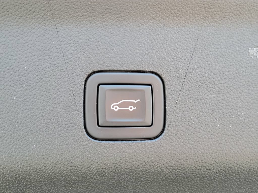 Used 2023 GMC Yukon Denali Ultimate AWD/4WD image 10