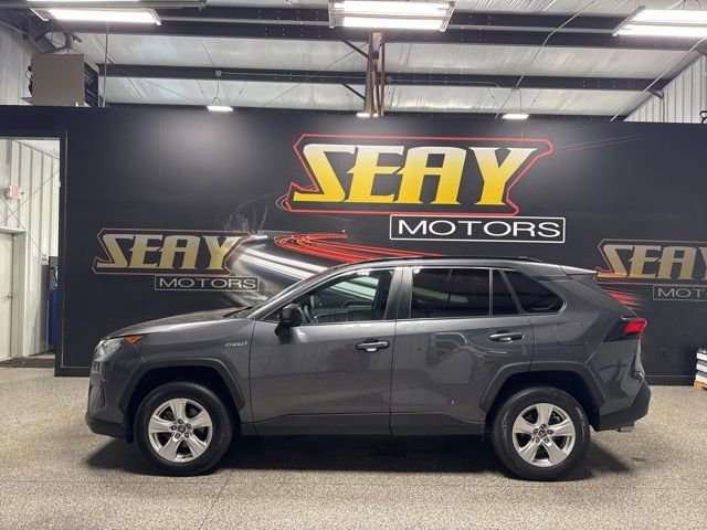 Used 2020 Toyota RAV4 LE image 2