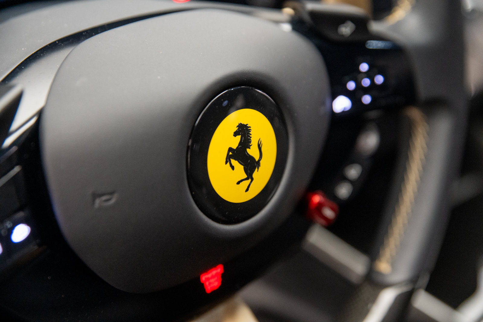 Used 2025 Ferrari Purosangue AWD/4WD image 25