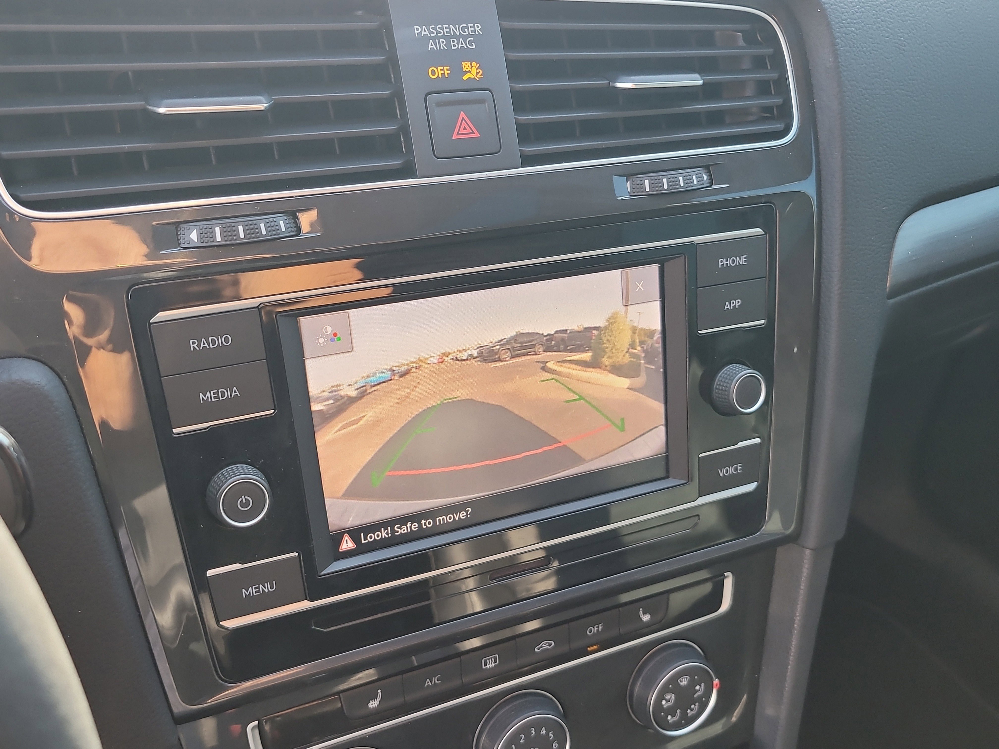 Used 2021 Volkswagen Golf 4-Door image 22