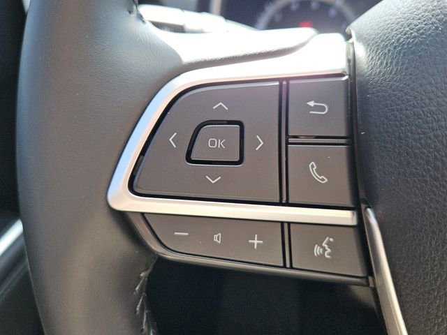 Used 2023 Toyota Highlander XLE image 12