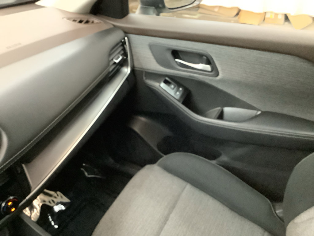 Used 2023 Nissan Rogue SV AWD/4WD image 21