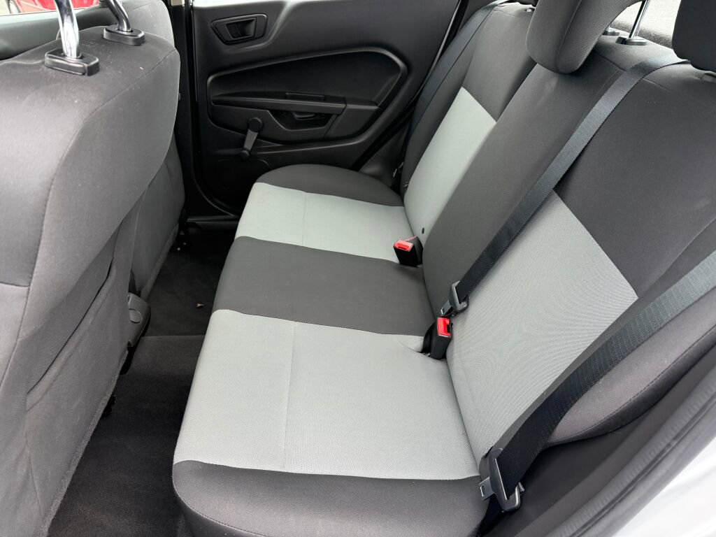 Used 2017 Ford Fiesta S image 9