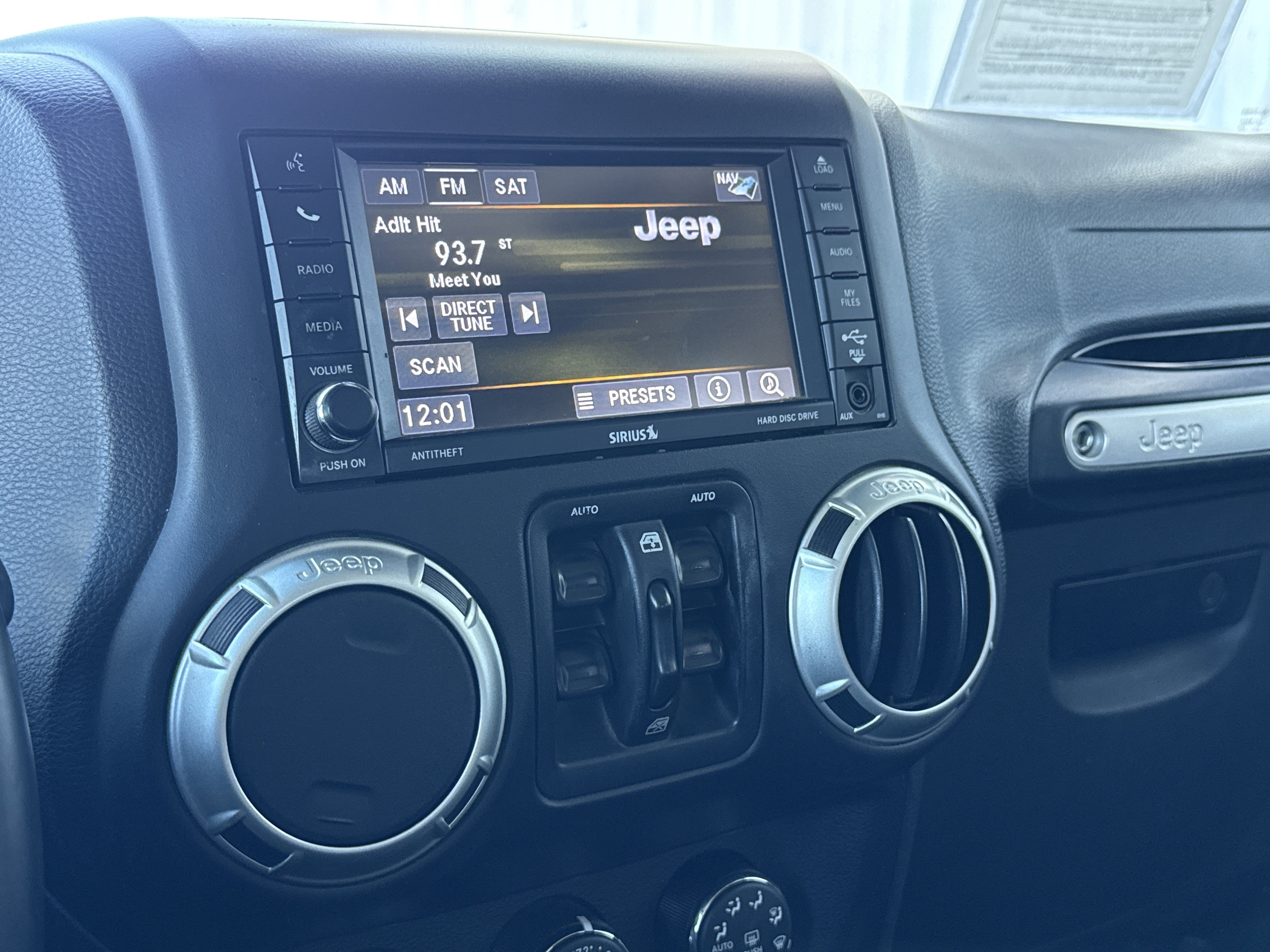 Used 2018 Jeep Wrangler Unlimited Sahara w/ Connectivity Group image 22