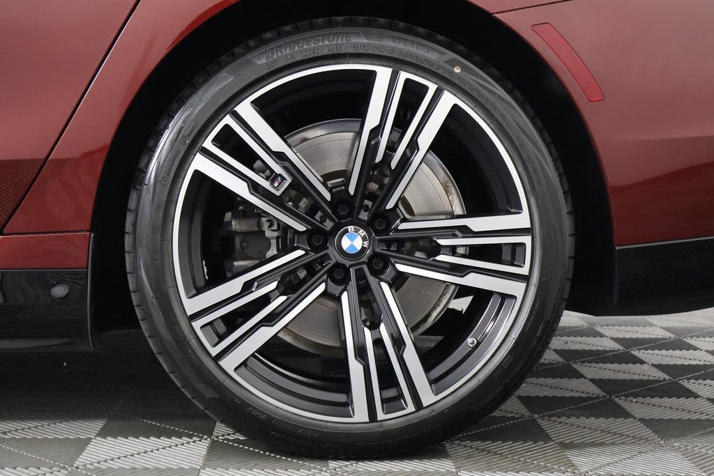 Used 2023 BMW i7 xDrive60 w/ Parking Assistance Package AWD/4WD image 16