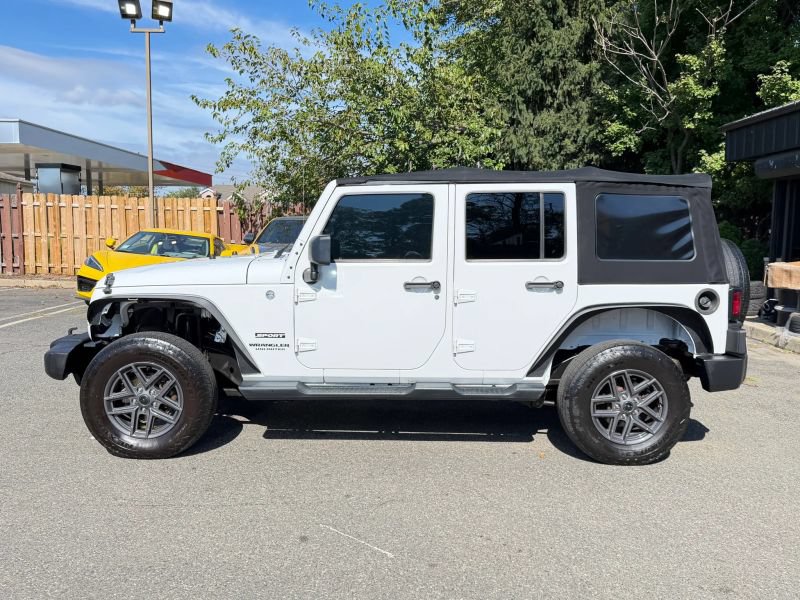 Used 2014 Jeep Wrangler Unlimited Sport w/ Quick Order Package 24S AWD/4WD image 9