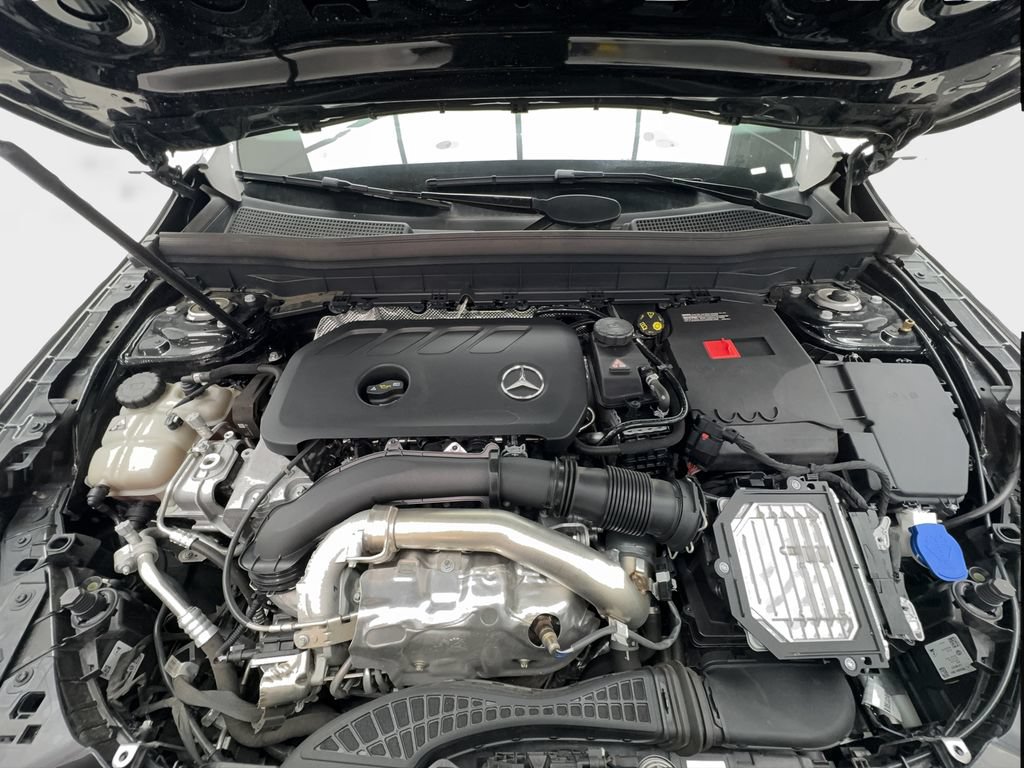 Used 2025 Mercedes-Benz GLB 250 4MATIC image 18