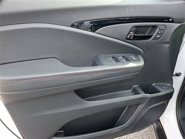 Used 2025 Honda Passport Black Edition image 12