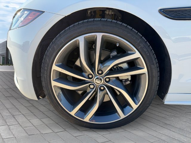 Used 2024 Jaguar XF R-Dynamic SE AWD/4WD image 9