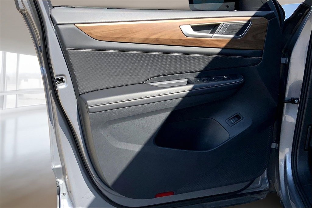 Used 2024 Volkswagen Atlas SE image 22