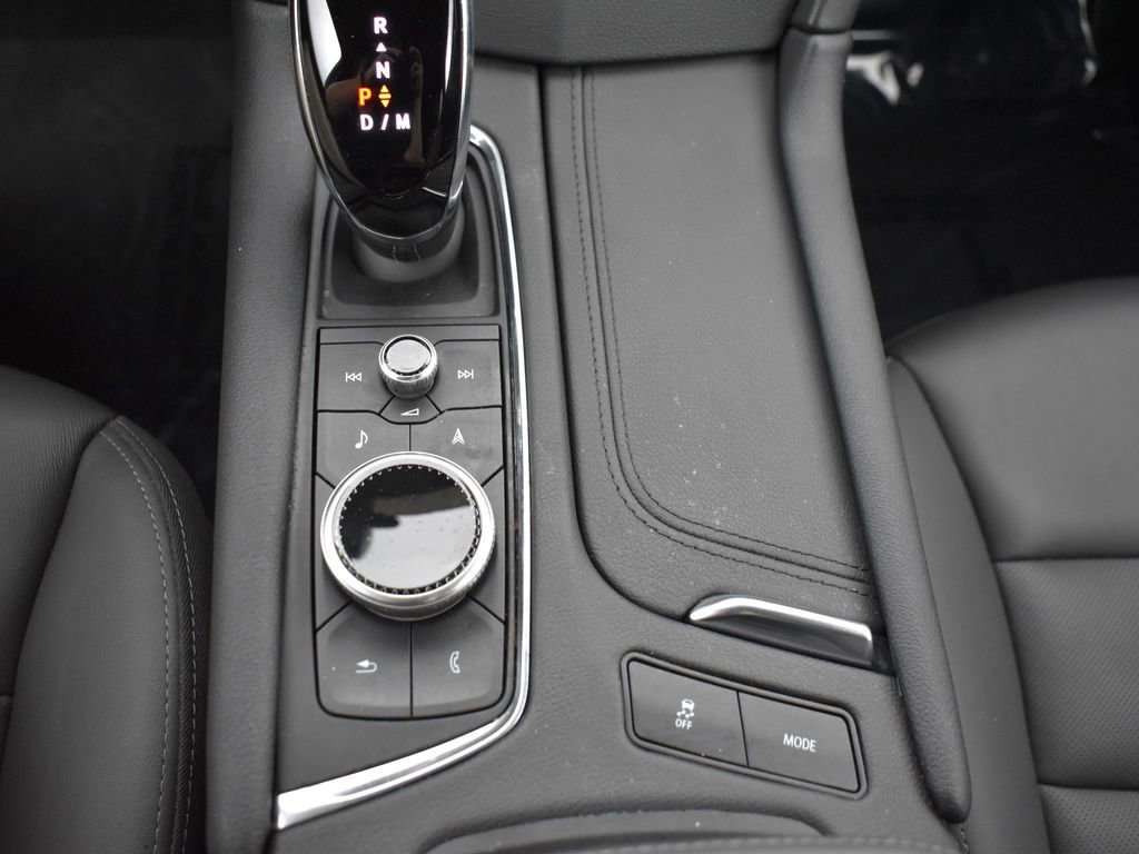 Certified 2024 Cadillac XT5 Premium Luxury w/ LPO, Floor Liner Package image 19