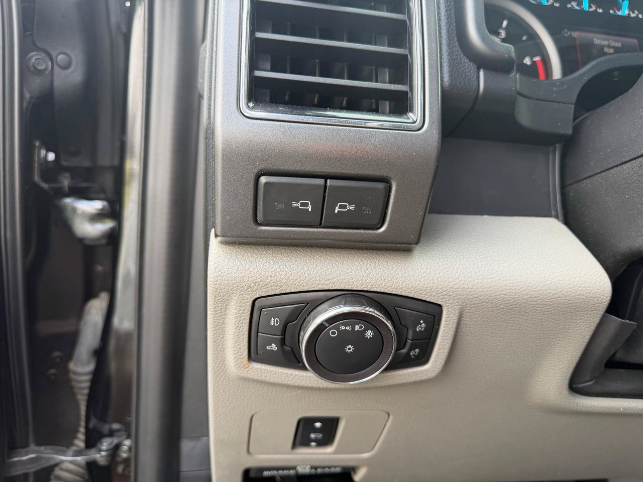 Used 2020 Ford F250 XLT w/ XLT Premium Package AWD/4WD image 24