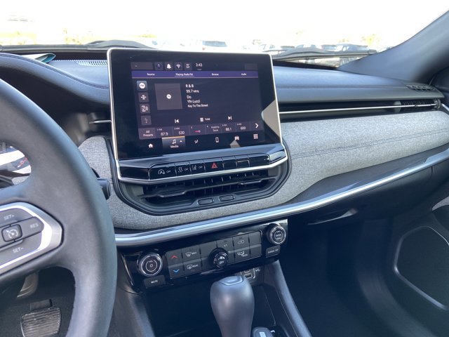 Used 2024 Jeep Compass Latitude image 37