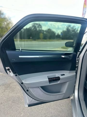 Used 2007 Chrysler 300 C image 9