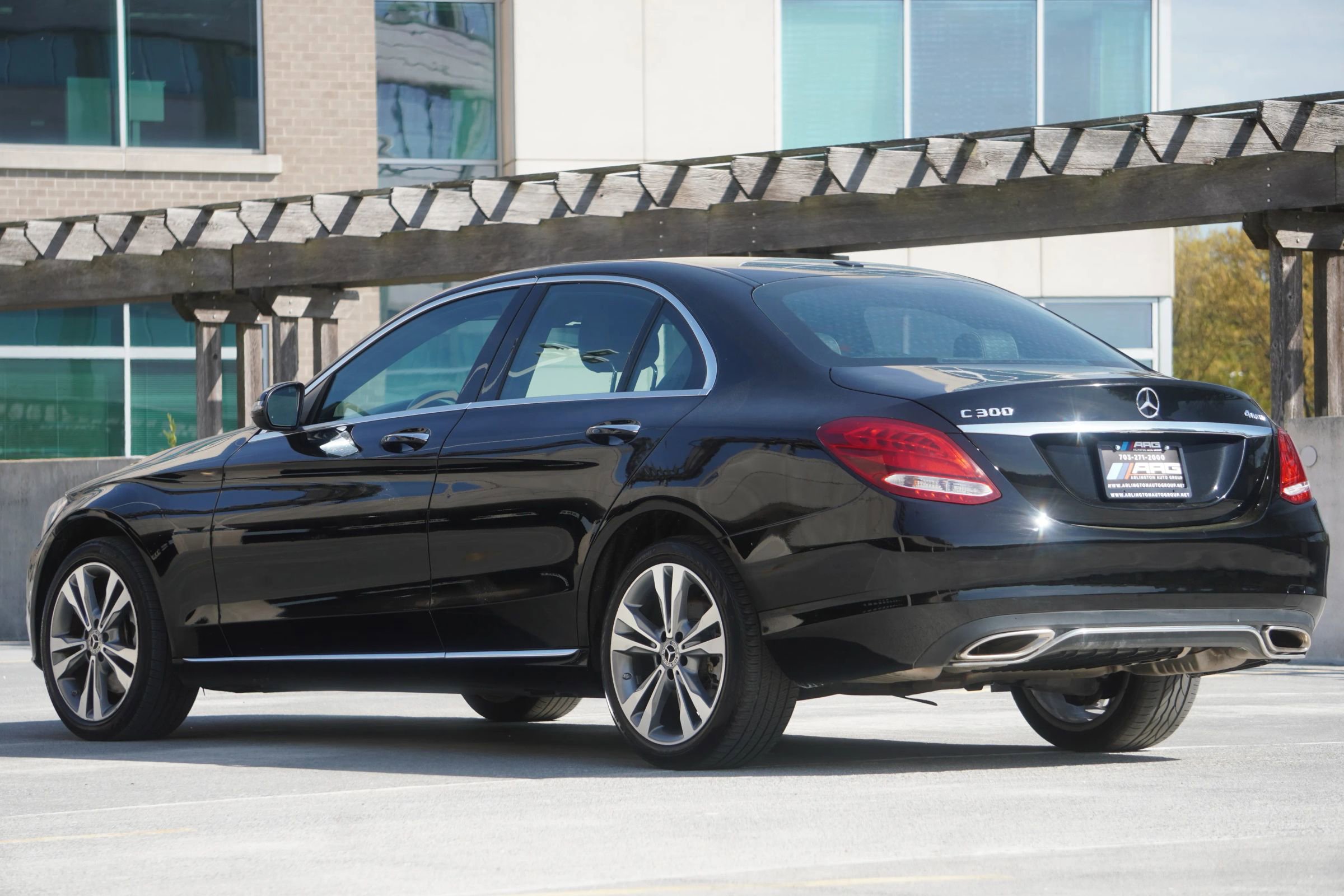 Used 2018 Mercedes-Benz C 300 4MATIC Sedan image 4