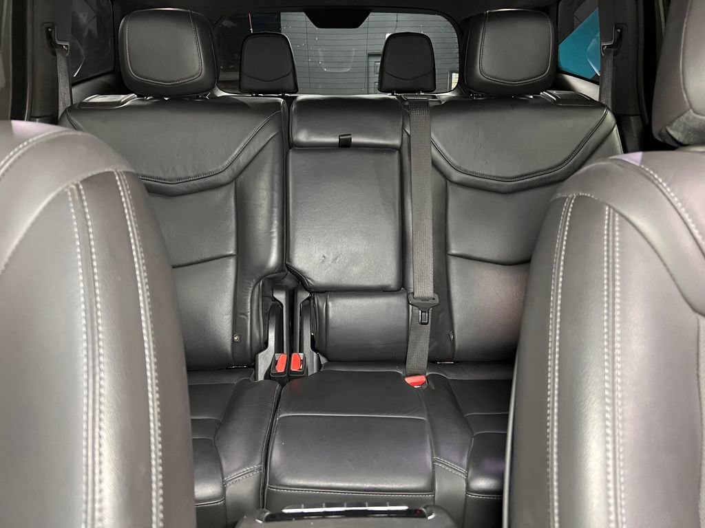 Used 2025 Cadillac XT6 Premium Luxury image 24