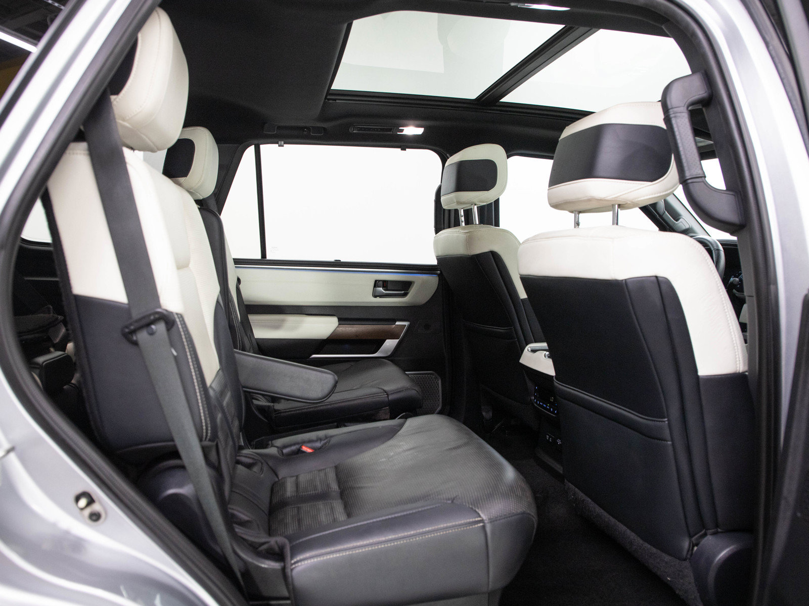 Used 2023 Toyota Sequoia Capstone AWD/4WD image 12