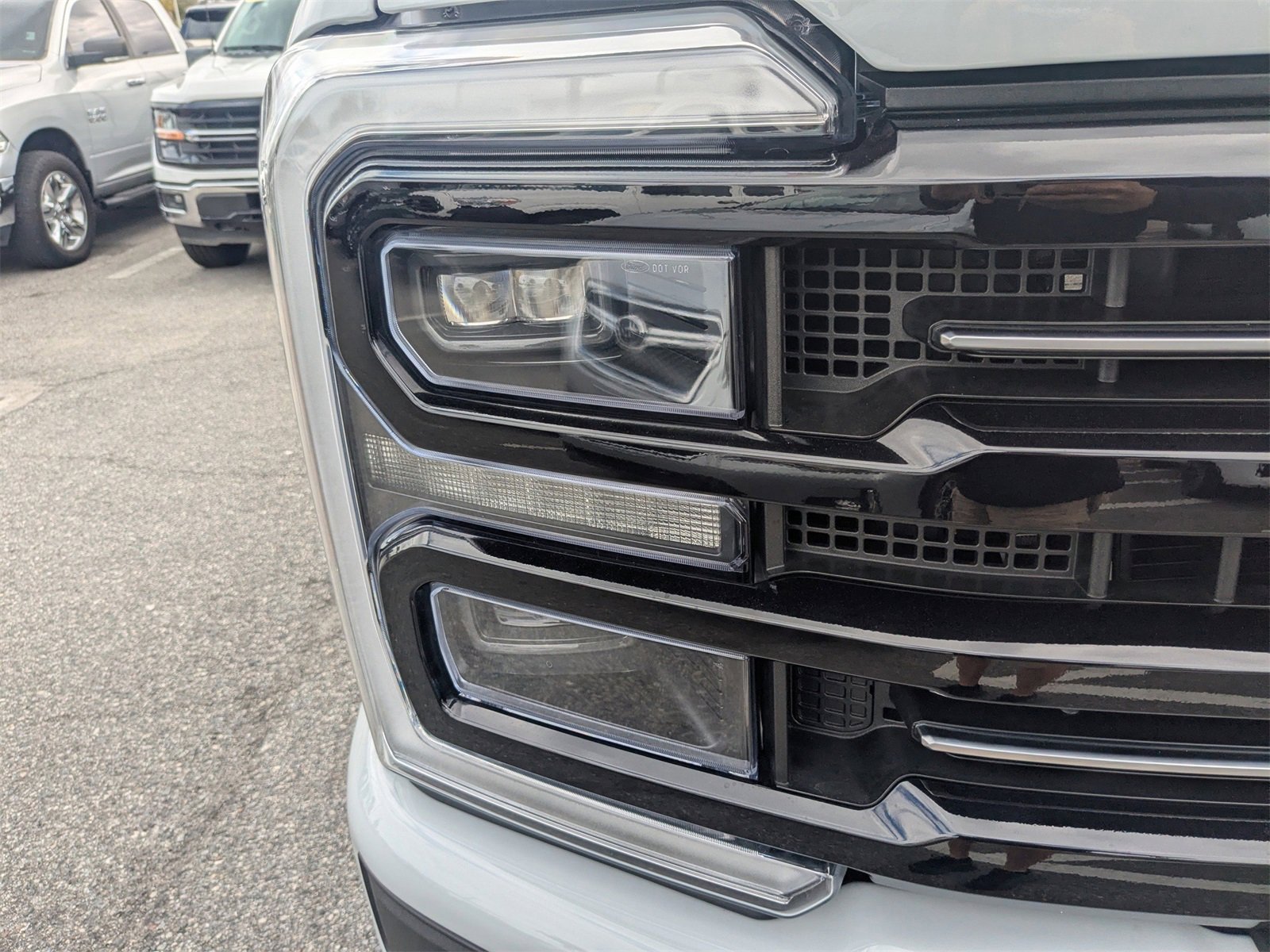 Used 2025 Ford F250 Platinum w/ FX4 Off-Road Package image 10